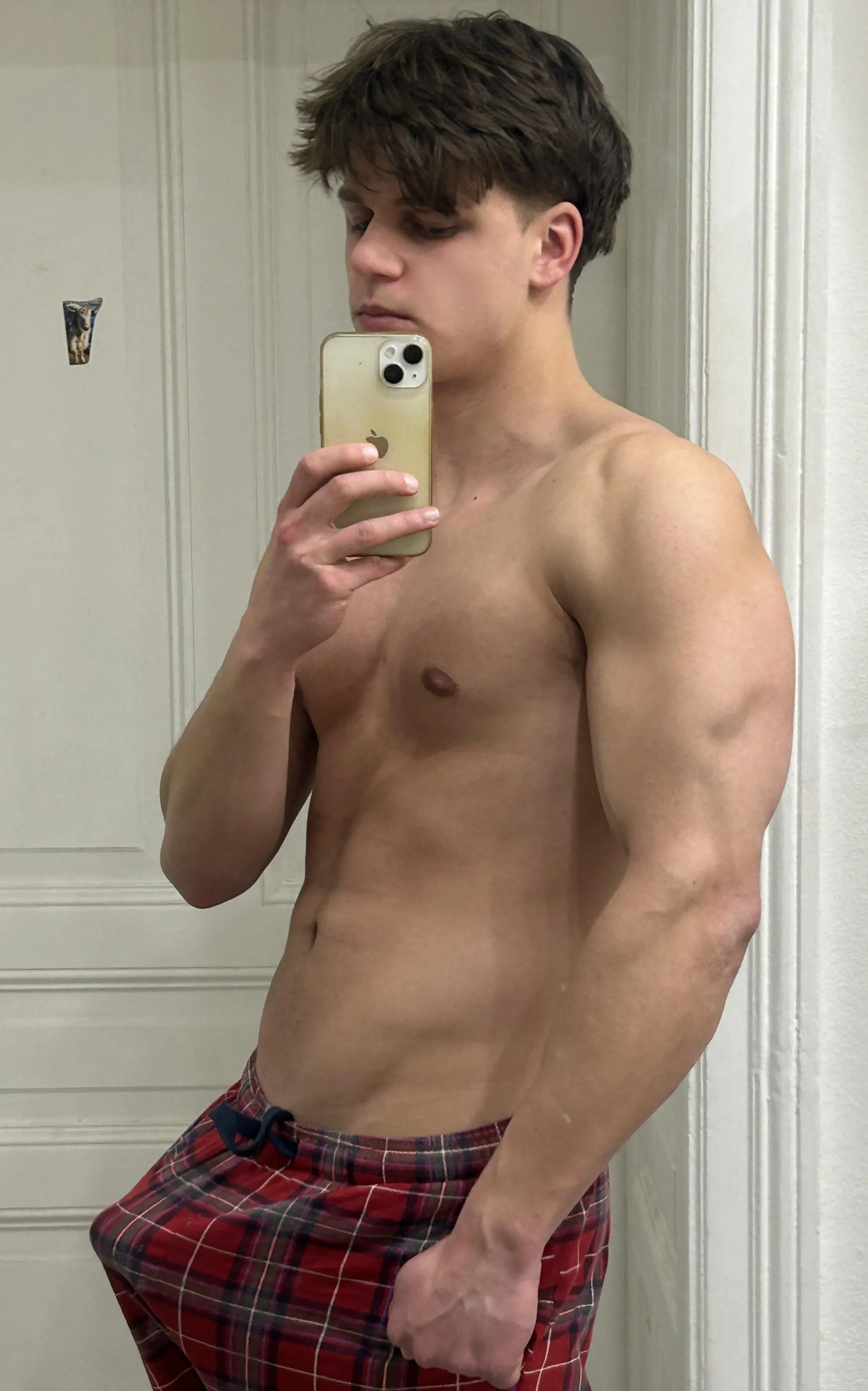 (20)Rate my morning bulge