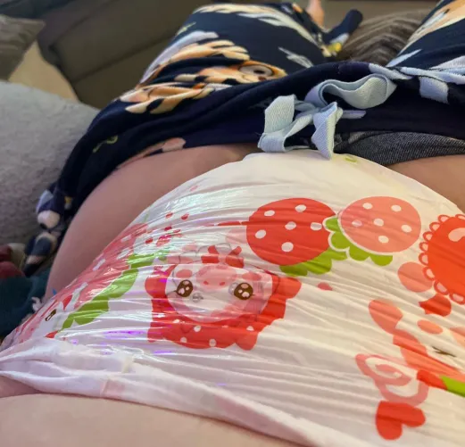 21f I love wearing my diaper under my bluey pants makes me feel smol