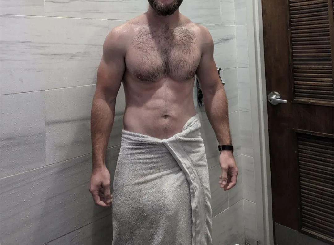 Bull from Birmingham, travel to Tennessee often. Can be whatever the couple needs me to be, no pressure! Send pics and any info you can!