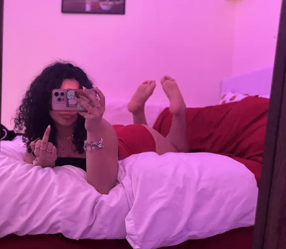 Fck I’m so hot. I bet you wish you were here licking my soles huh beta?