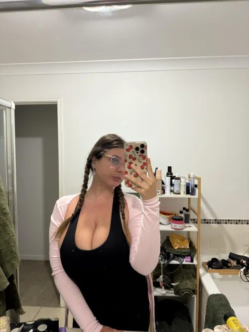 Full uncensored videos posted straight to feed! https://fans.ly/kikiii_isabella