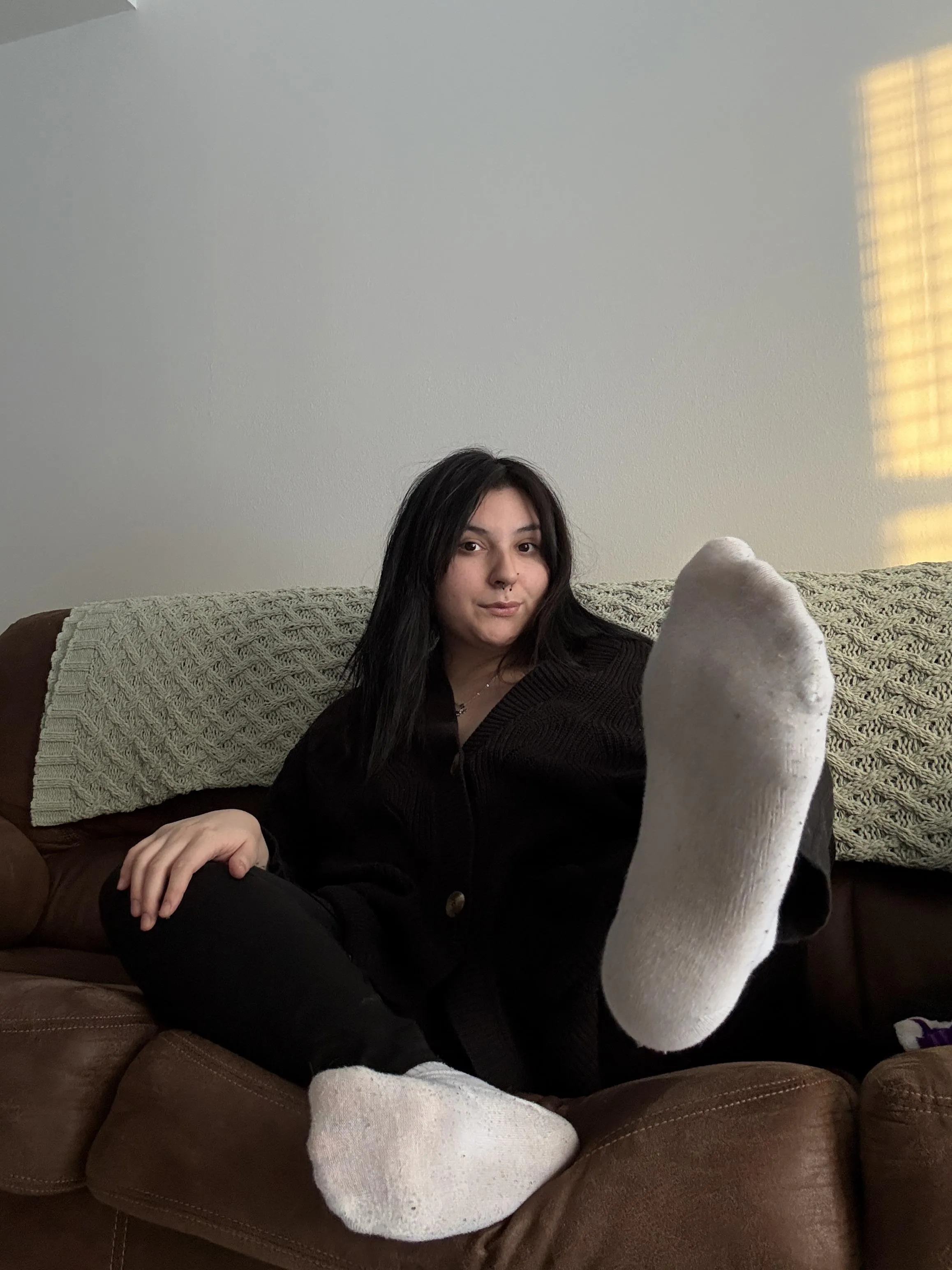 Gooning over a pretty girls feet???