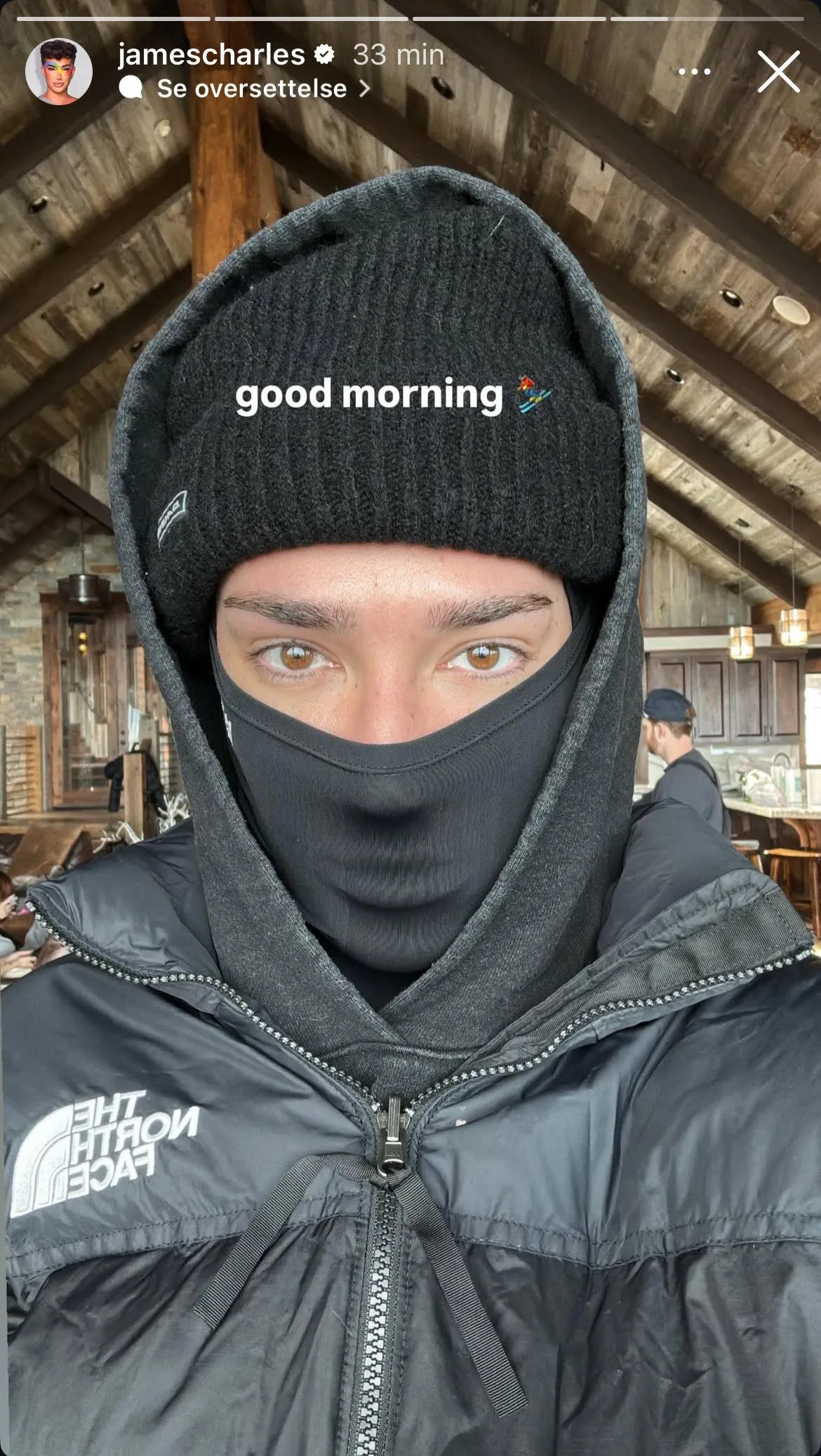 His lips are strutting even through the mask. 🫦