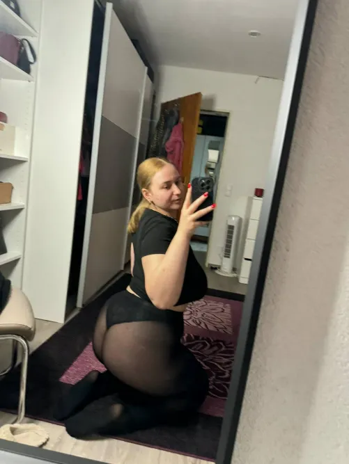 I feel so sexy in this pantyhose