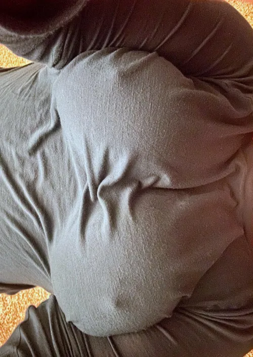 Is it blue, green, or grey? (F)