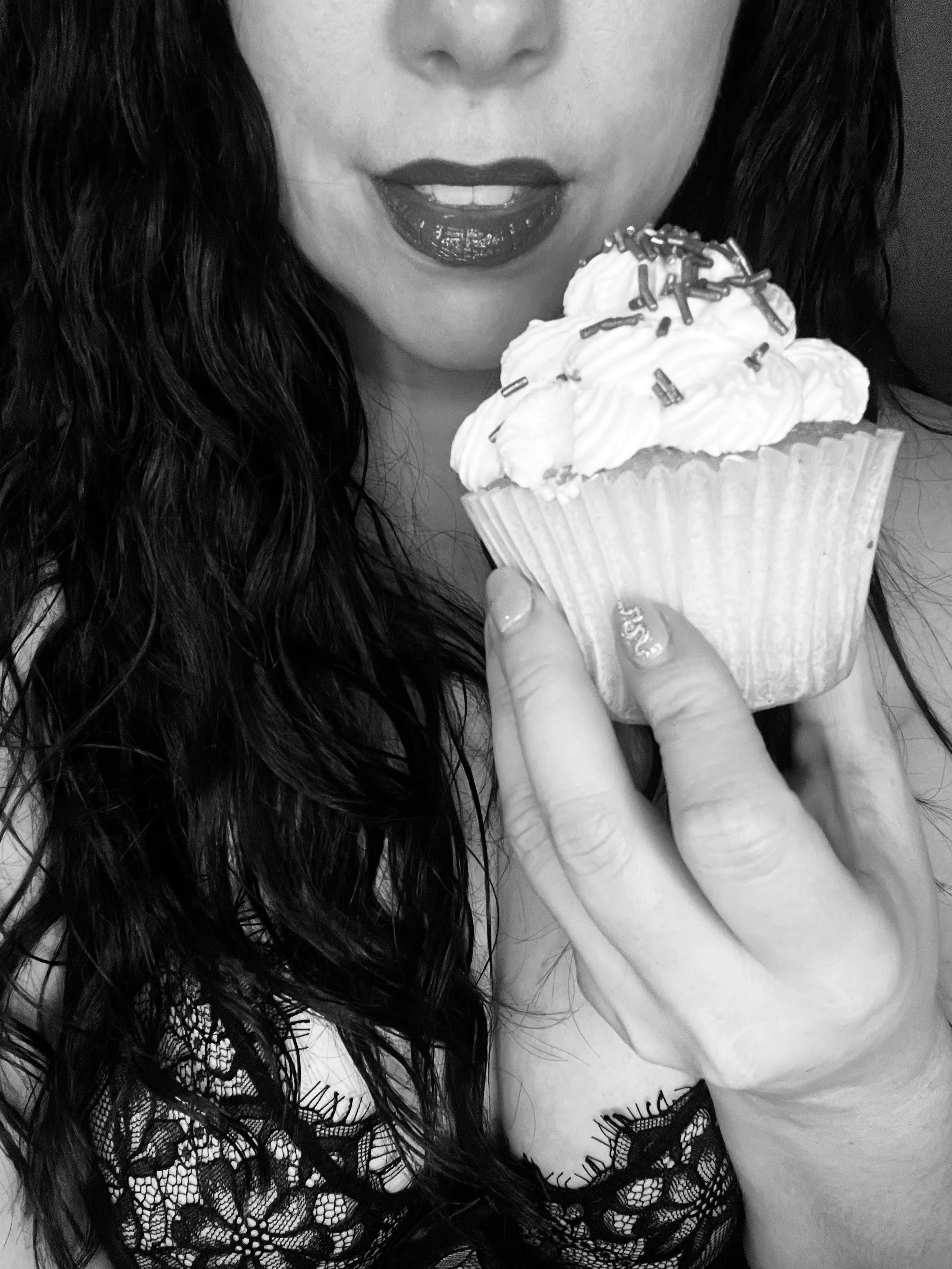 It’s my birthday week, which means I’m going to be eating a lot of cake… and looking this good while doing it. Try not to spiral too hard.