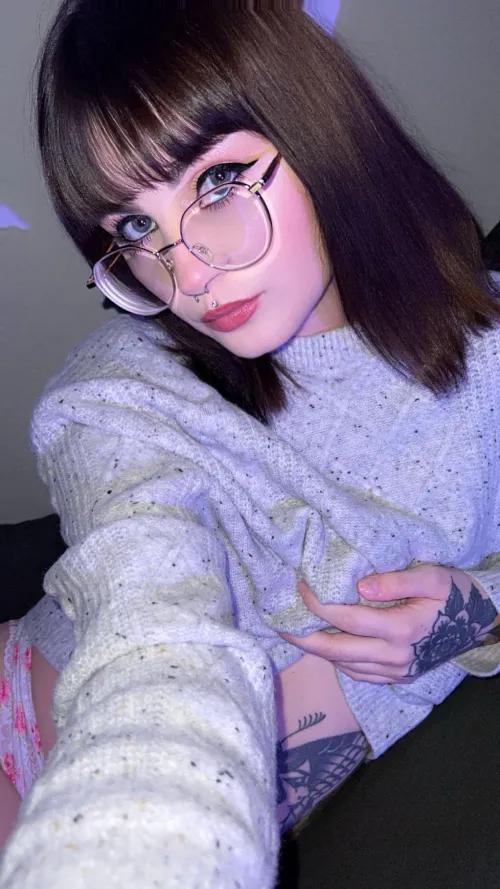 keep me company on this snowy day? ⛄️ [content creator]