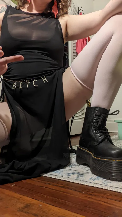 Lick my finger then lick my boot