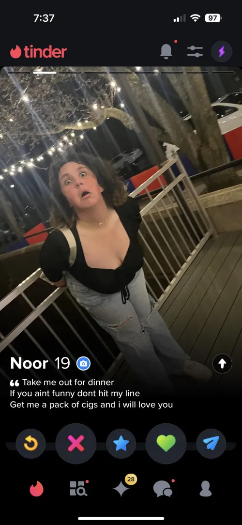 Noor is a hoor