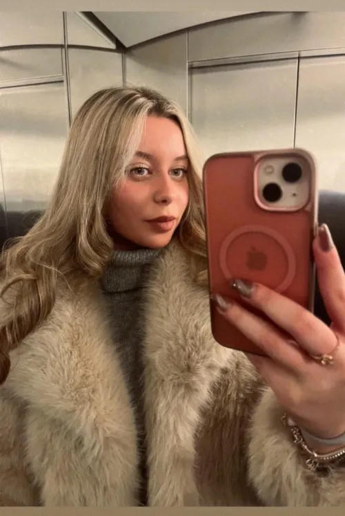 One of my friends in her fur🥵 upvote for more