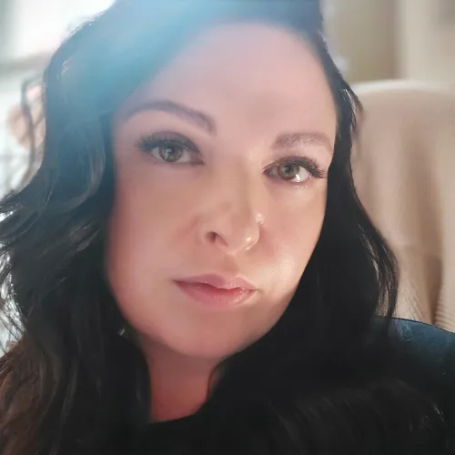 Pretty, demanding, sensual, and smart 😉 drop and emoji below if you're shy and I'll approach.