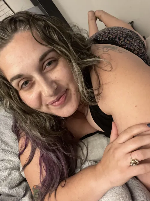 Saturday relaxing 🖤