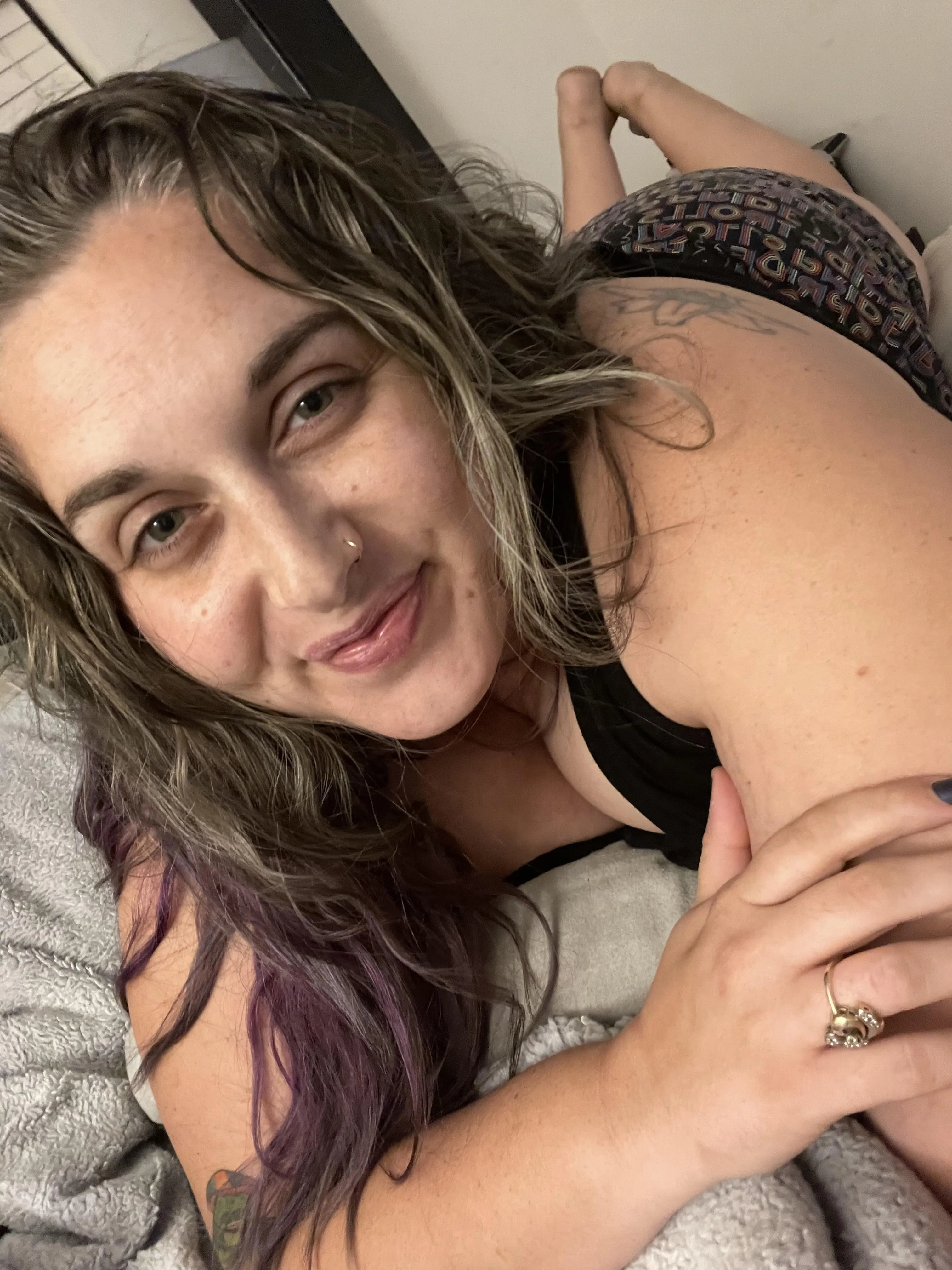 Saturday relaxing 🖤