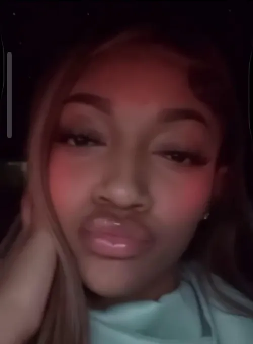 She did this for the g00ners 👄