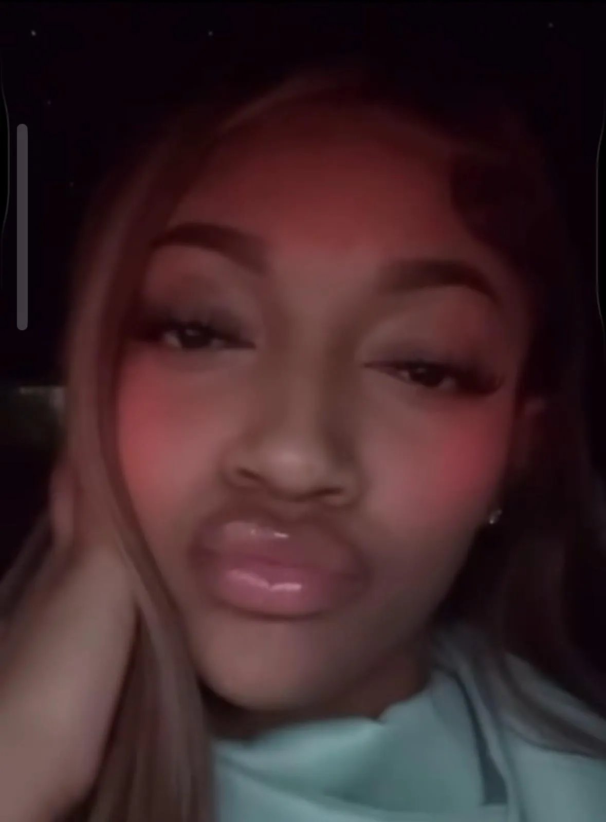 She did this for the g00ners 👄