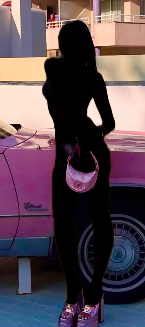 stroke for Dua’s purse 🩷