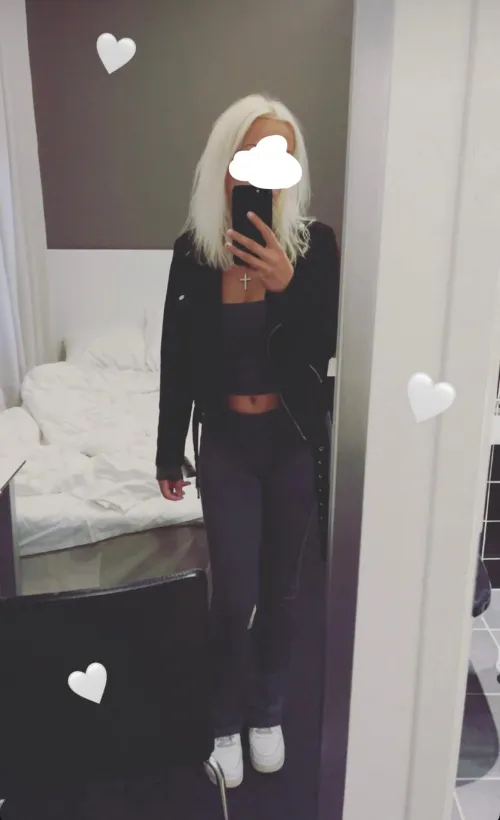 Tagga gymmet på denna tråkiga söndag😖 dem 300 första som trycker på ⬆️ får se när jag squirtar i omklädningsrummet🫣