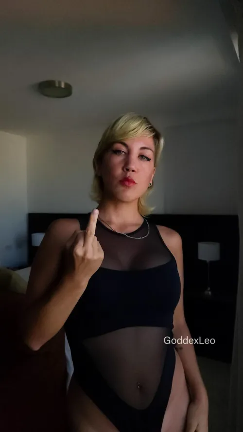 What a cute little loser to flip off