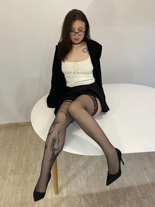 With this outfit, work will never get boring