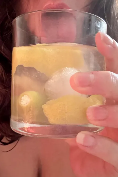 “You like my gin and tonic kisses, ‘cause you know they taste so sweet, And I know you got your missus, but there ain’t no one like me, Talkin’ bout you…. I’m talking ‘bout you…” mlgw