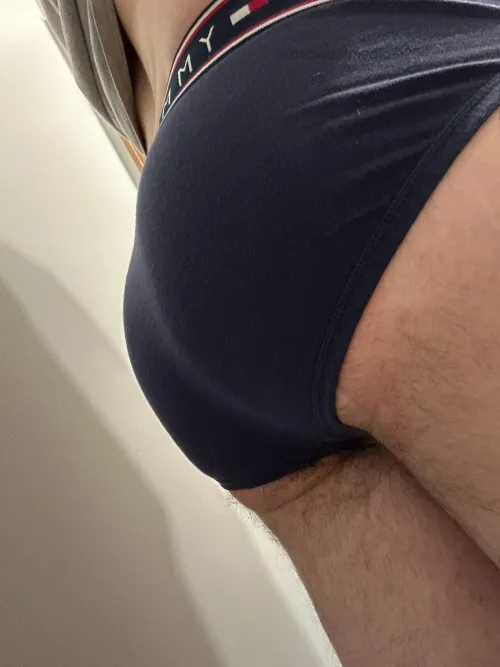 [30] Big dad butt in some blue briefs