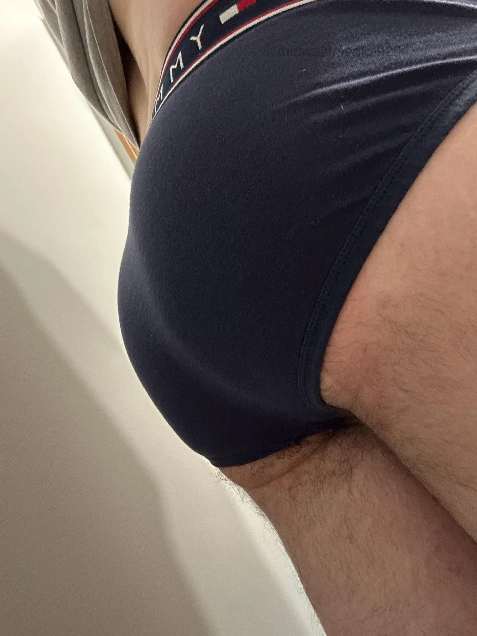 [30] Big dad butt in some blue briefs