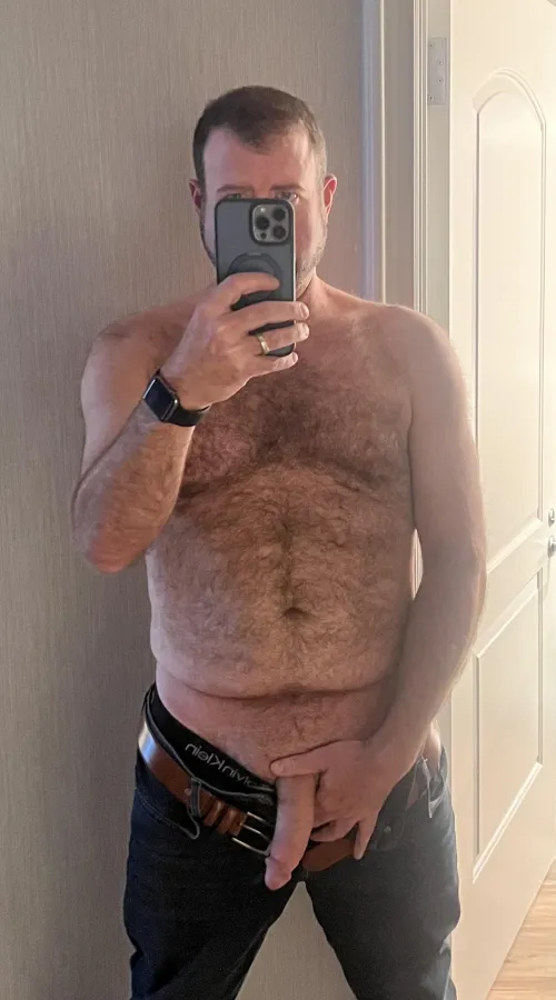 [48] Daddy has a hotel room.  Are you knocking?