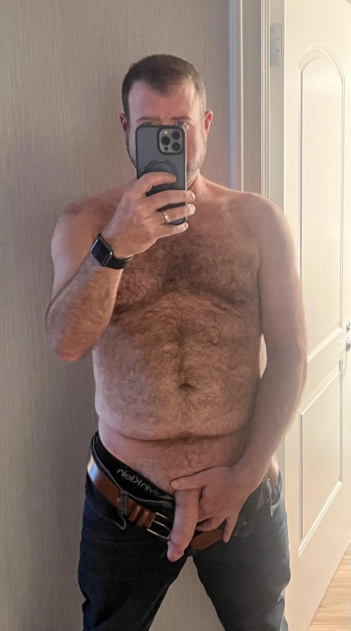 [48] Daddy has a hotel room.  Are you knocking?