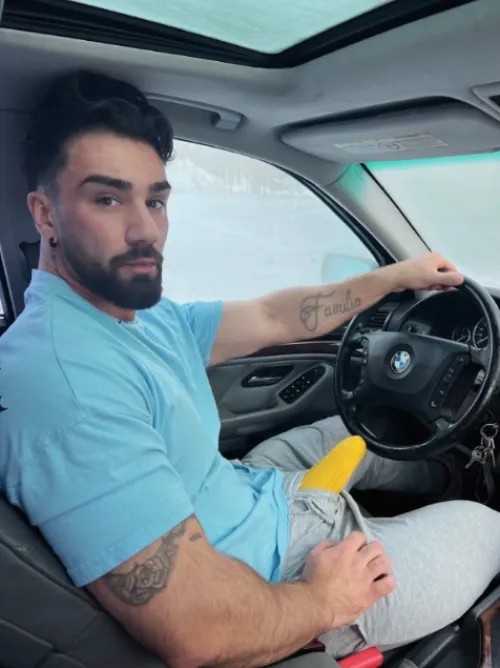 Anyone here who can drive a stick?