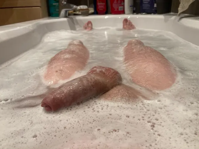 Anyone wanna jump in and make my sift dick hard