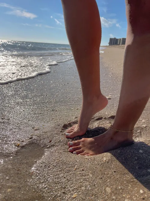 Been loving dipping my toes in the water lately 💦