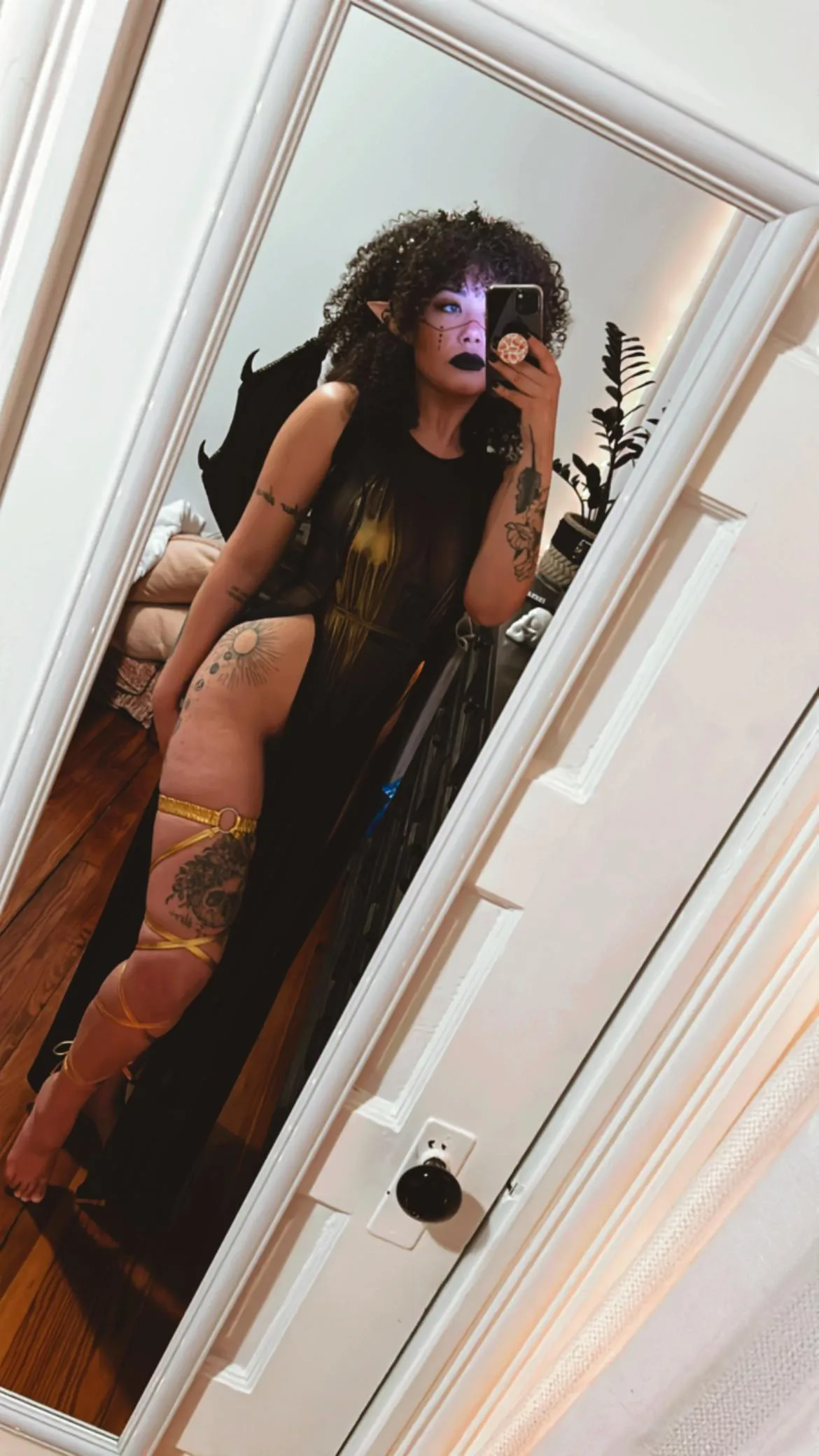 Dark elf 🖤 gold & black is just lovely together