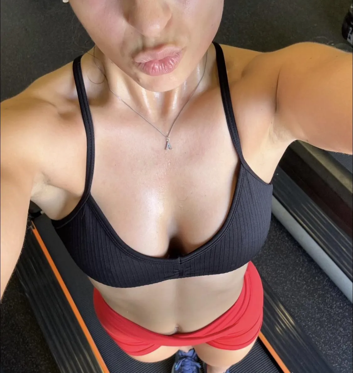 Do you wanna workout with me? 💪🏻💦