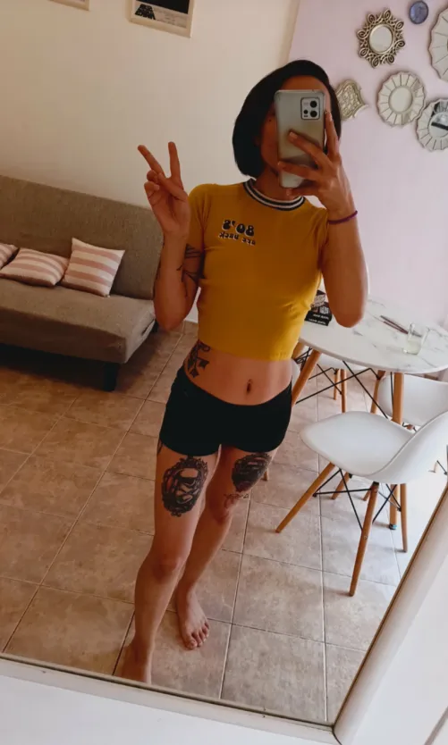 Happy sunday midriff lovers 🌞