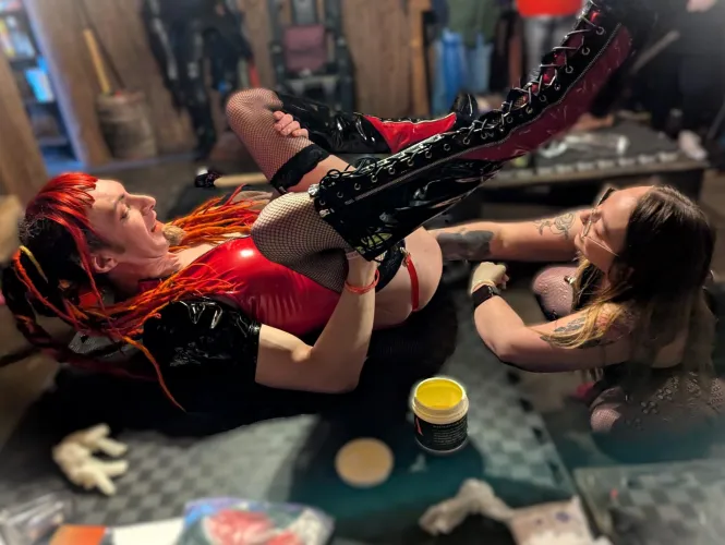 Jasmine_dlight is such a good little slut and proved to to the audience at this anal training workshop