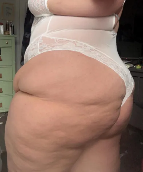 Let my curves mesmerize you