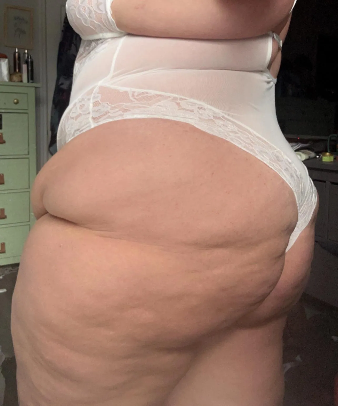 Let my curves mesmerize you