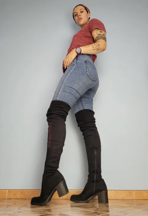 Long boots, long legs.