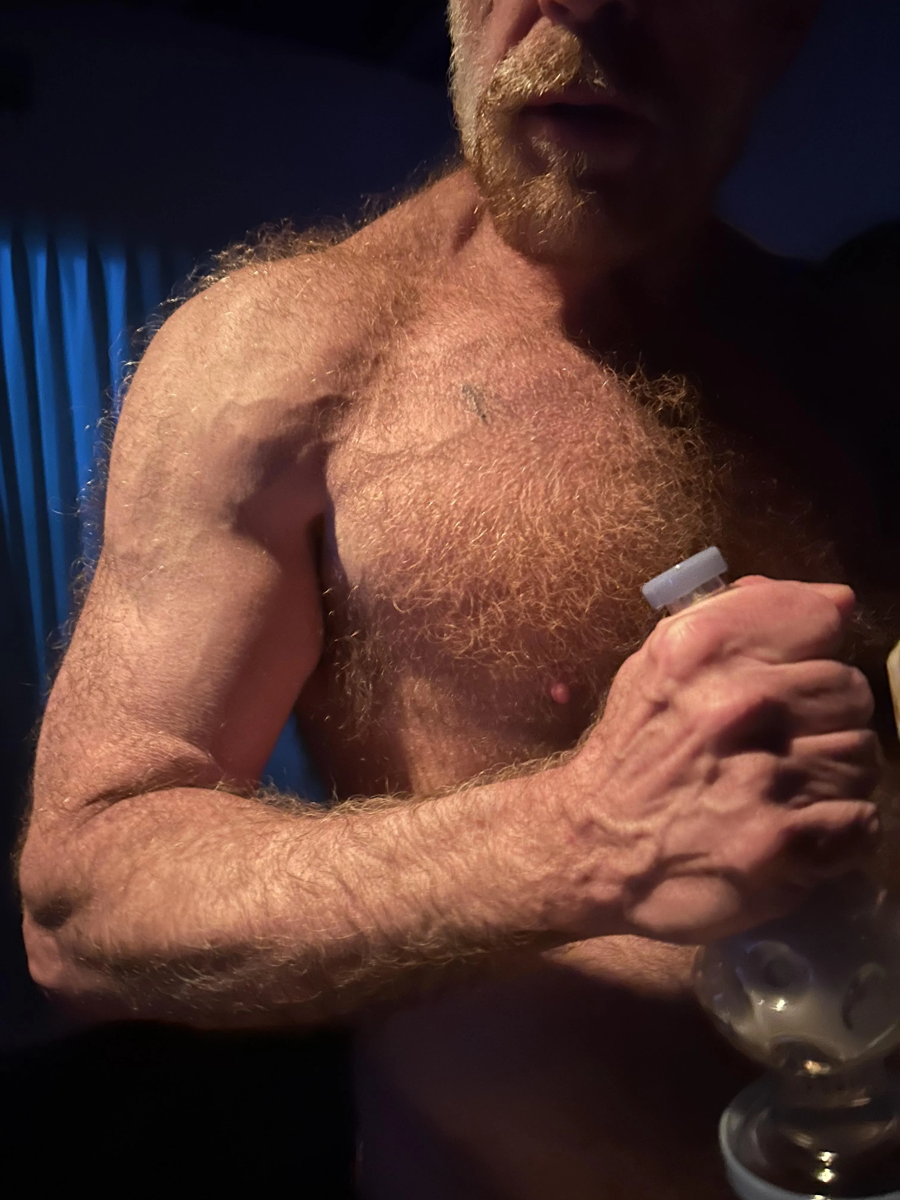 Midtown Manhattan just picked up the pipe for a fun night. Who else is nearby? Love uncut and big bush