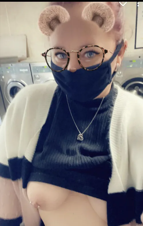 Nips out in the laundry mat