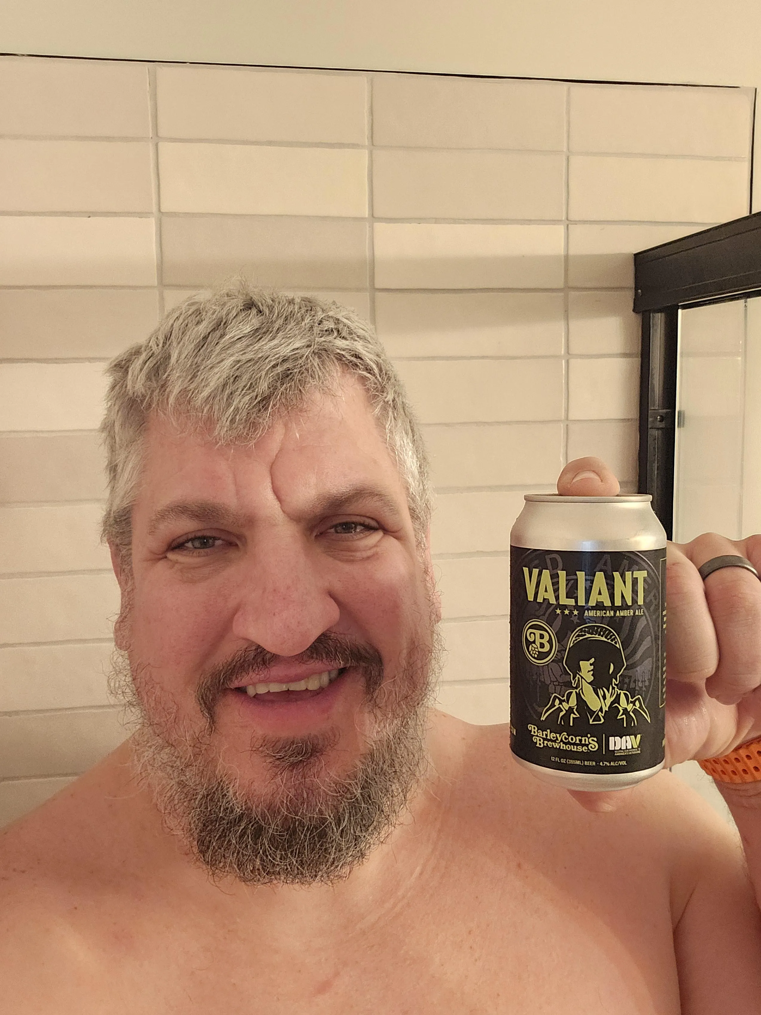 Stuck in the winter mood, needing a haircut and shave badly but til then, some shower beer from a local brewery. Barleycorns brewhouse Valiant American Amber Ale 
