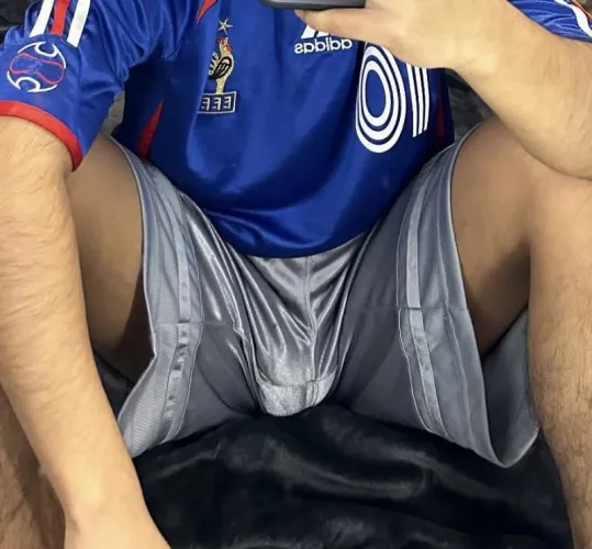 Sup bros. Any dudes wanna nut in basketball shorts with me. Pm me I got snap