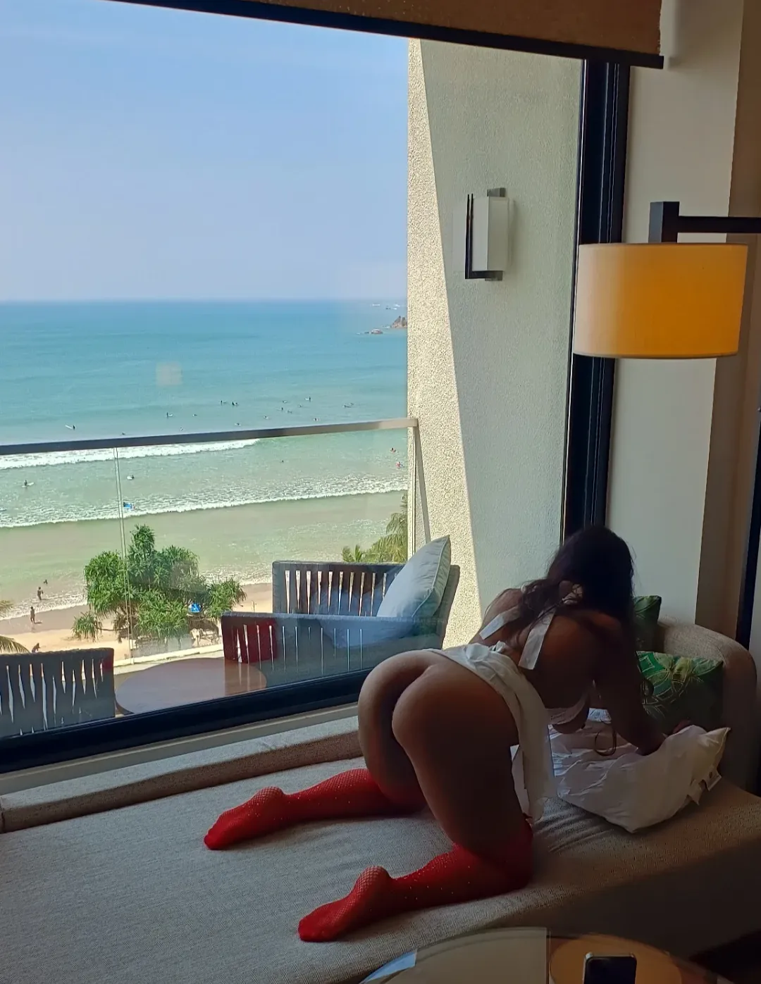 Take me by the ocean (f)