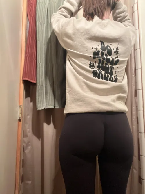 Want to see 37yo mommy remove these leggings