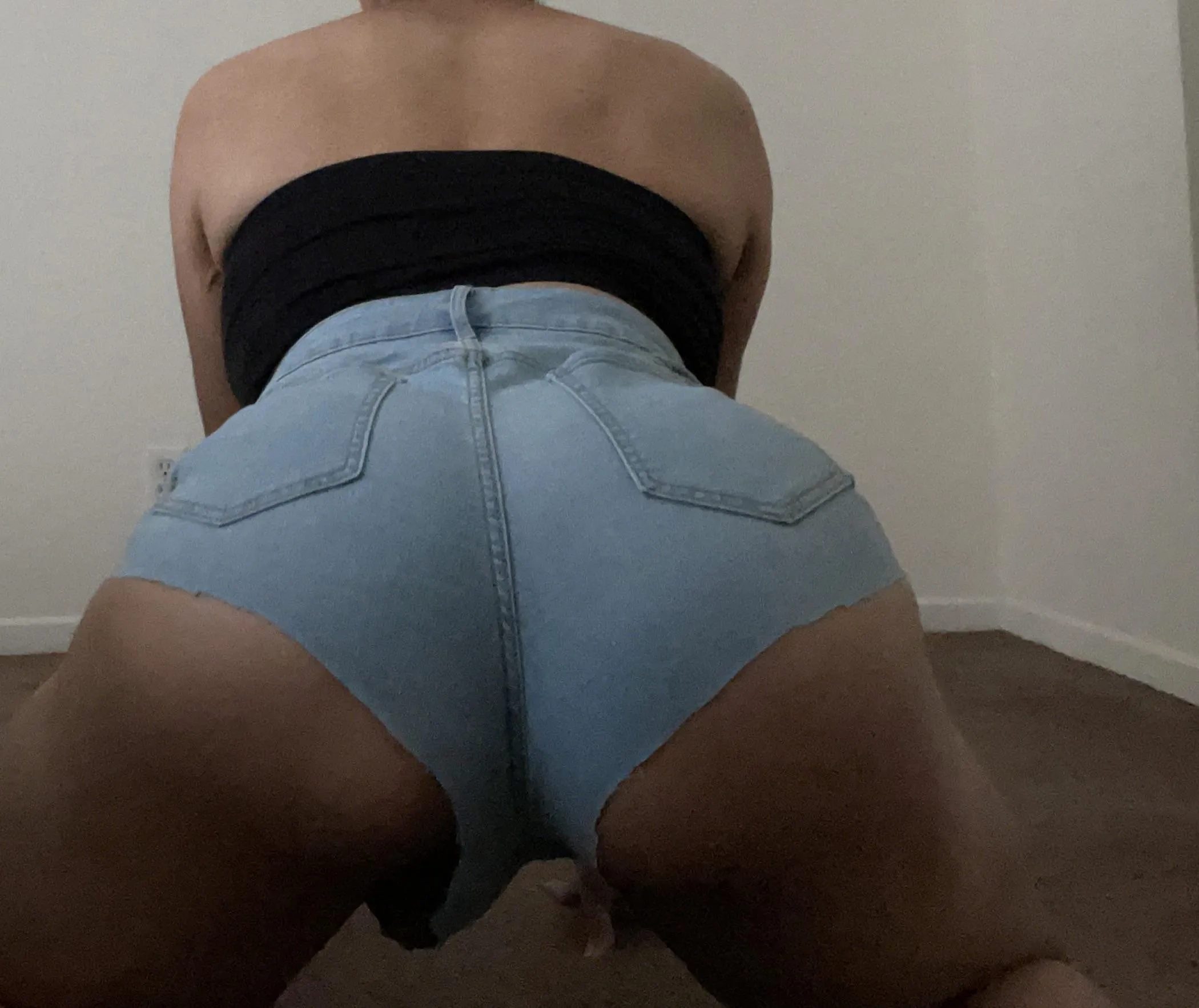 32 [310] S4M - Leaving town for a bit. Who is going to spank me goodbye?