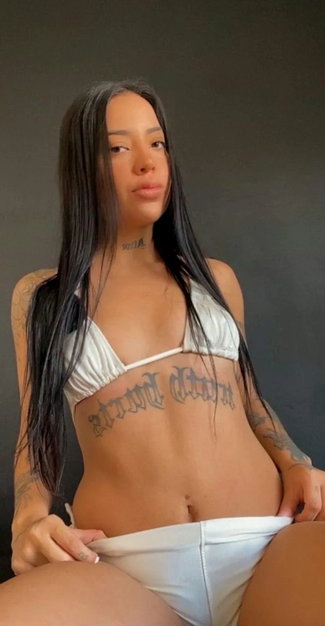 Continuerai a toccare le mie curve perfette?