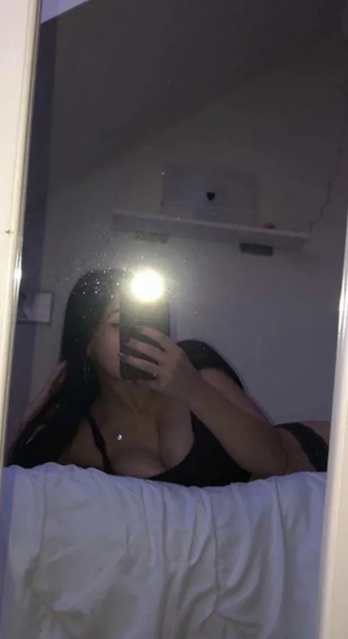 f19, white girl that loves bbc, and also beta boys...feel free to text me