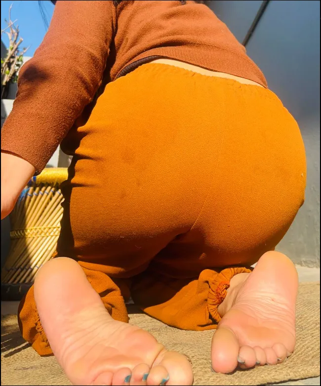 Golden hour, golden soles ☀️✨ Who's ready to worship?