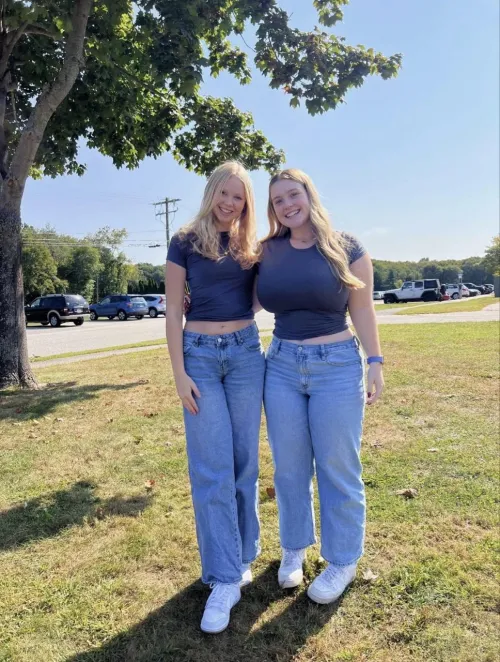 Her friends envy her 😅