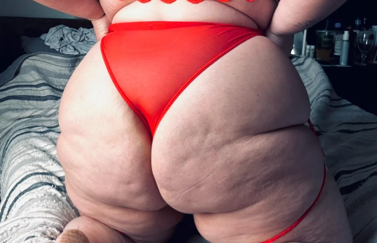 Hips with the perfect shape to grab on tight